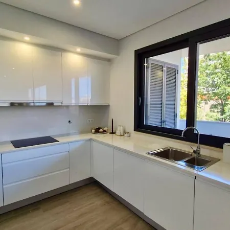 Exclusive 2 Bedroom Near The For 6 Guests * פורטימאו