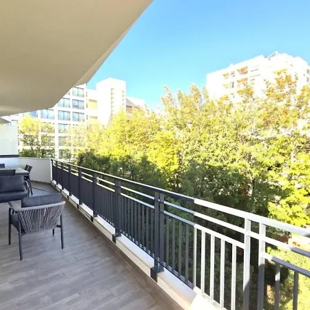 Exclusive 2 Bedroom Near The For 6 Guests דירה