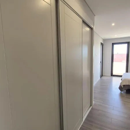 דירה Exclusive 2 Bedroom Near The For 6 Guests פורטימאו