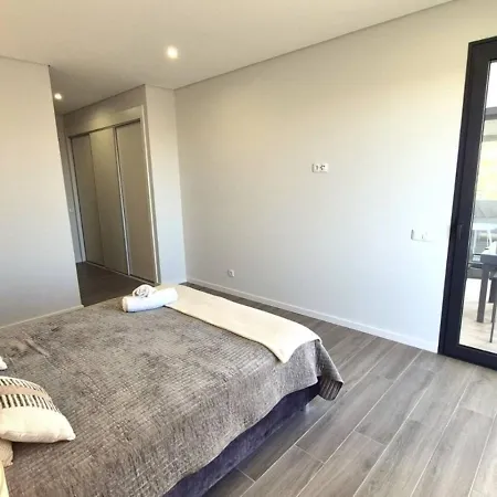 Exclusive 2 Bedroom Near The For 6 Guests דירה *