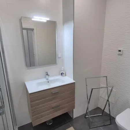 Exclusive 2 Bedroom Near The For 6 Guests