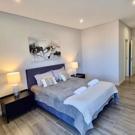 Exclusive 2 Bedroom Near The For 6 Guests Apartmán *