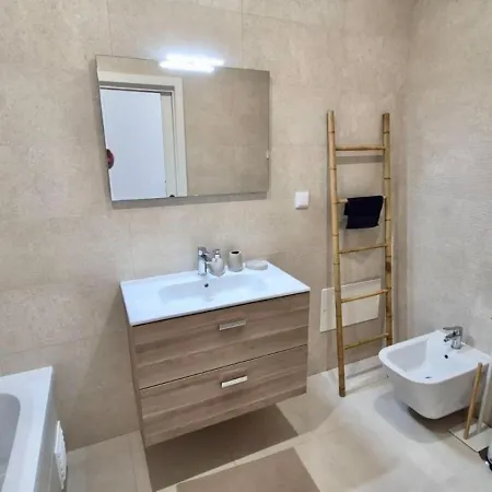 דירה Exclusive 2 Bedroom Near The For 6 Guests *
